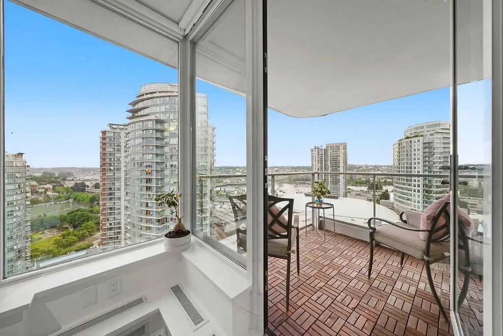 Water View Condo In Downtown Vancouver