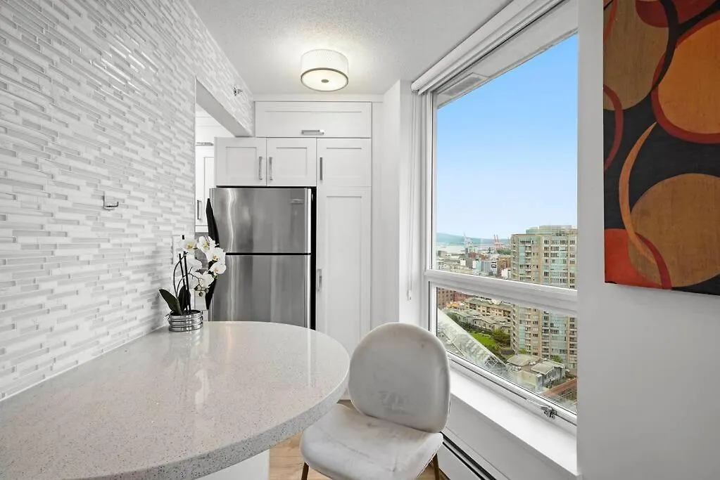 Water View Condo In Downtown Vancouver