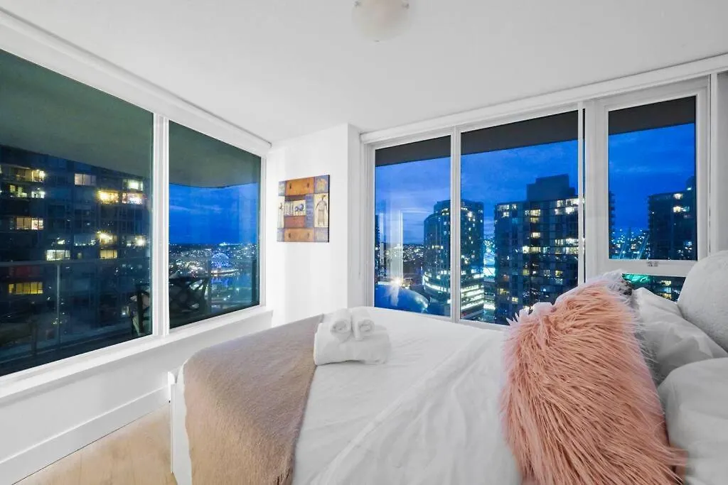 Apartment Water View Condo In Downtown Vancouver